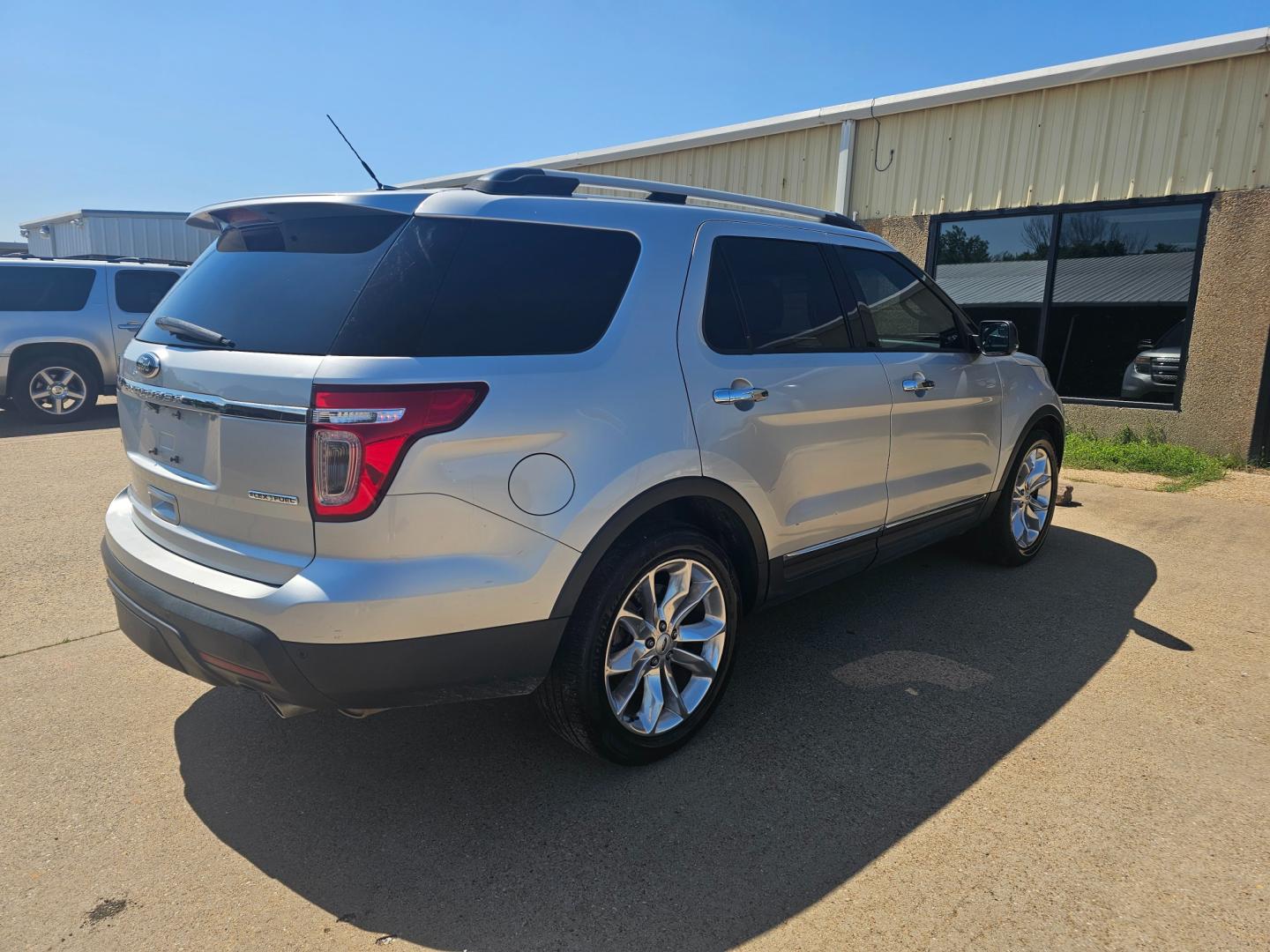 2013 SILVER Ford Explorer XLT FWD (1FM5K7D87DG) with an 3.5L V6 DOHC 24V engine, 6-Speed Automatic transmission, located at 533 S Seven Points BLVD, Seven Points, TX, 75143, (430) 255-4030, 32.313999, -96.209351 - Photo#2